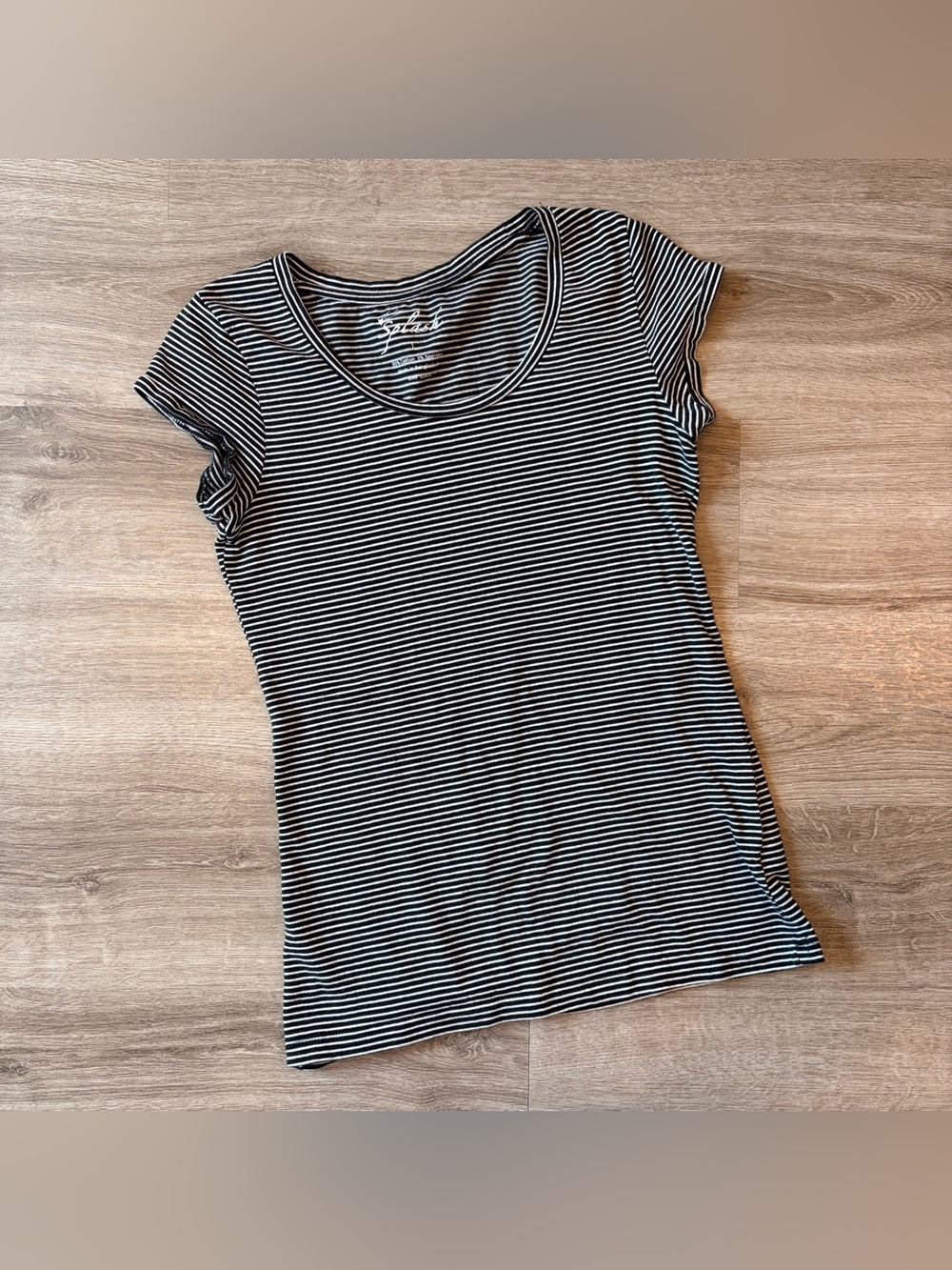 Splash black/white striped top